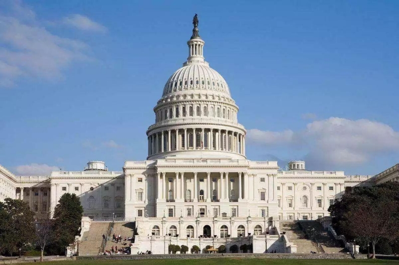 拜登宣布与两党参议员小组达成基建计划