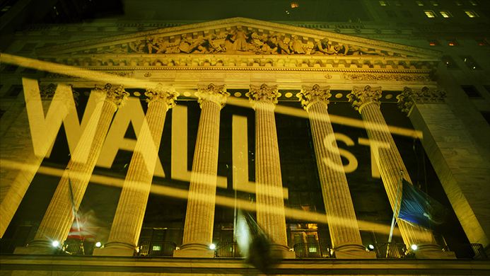 市场情绪复杂多变：黄金上破1660、WTI原油日内转跌