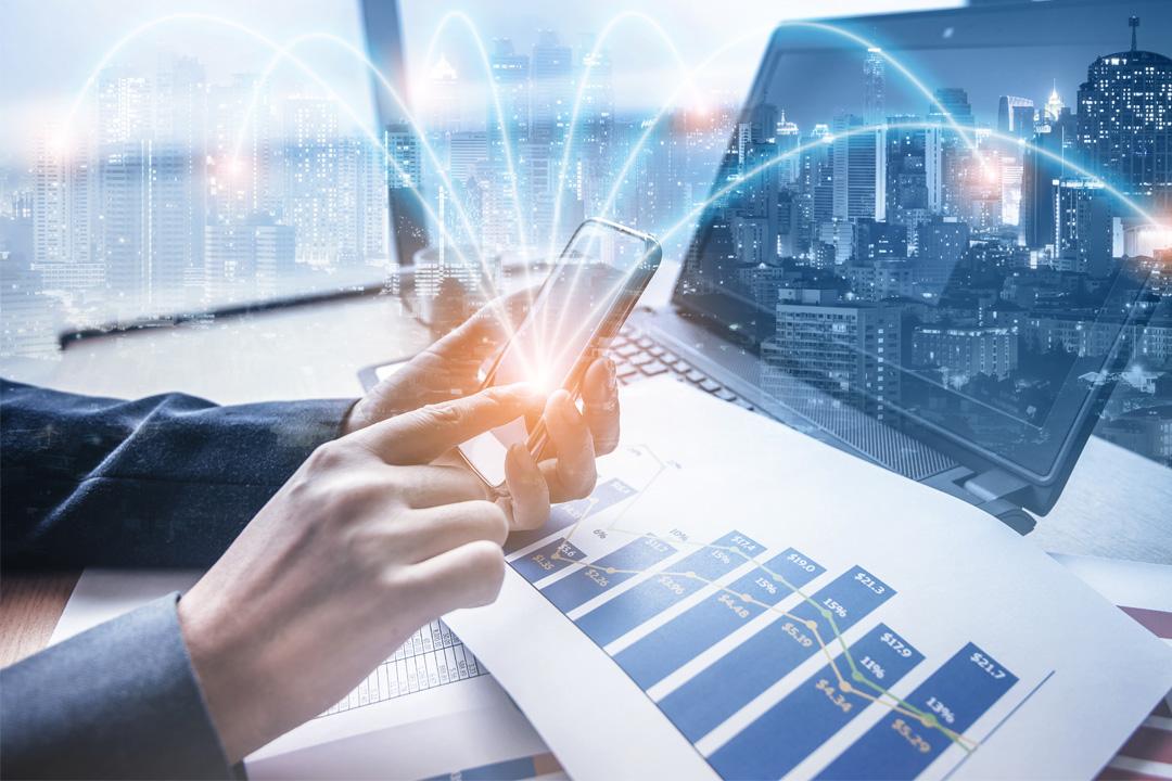 金融市场基础设施服务供应商SIX Group宣布，将合并集团子公司西班牙证券交易所Bolsas y MercadosEspanoles（BME），以及集团旗下瑞士主平台。 　　据SIX发布的新闻稿称，BME和瑞士主平台的合并将改善两大市场的功能，为所有利益相关者带来好处。西班牙市场将继续在马德里开展运营，瑞士市场则继续在苏黎世开展运营，并接受当地监管机构监管。 　　第一步，股票、类似股票和固定收益工具的交易以及交易相关服务将在SIX交易平台上协调，通过扩大和优化目前SIX的能力，以满足西班牙市场的需求。同时，两大市场的市场数据传播也将得到协调。交易平台流程协调的范围不包括衍生工具。 　　下一步，SIX将与西班牙市场参与者协商，进一步细化项目范围，从而制定详细的规格和项目计划。SIX预计将在2022年第四季度和2023年第二季度之间迁移股票、类似股票和固定收益工具，这将为西班牙市场和瑞士市场提供最先进的功能。 　　SIX执行董事会成员兼全球交易所负责人Thomas Zeeb：这是将BME并入SIX的重要一步。我们的西班牙团队和瑞士团队正在紧密合作，寻找最佳的过渡方式。本次合并确保了市场能够从增强型交易平台、扩展能力、新功能以及改进且简化的系统和技术中受益